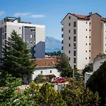 Viola Apartments